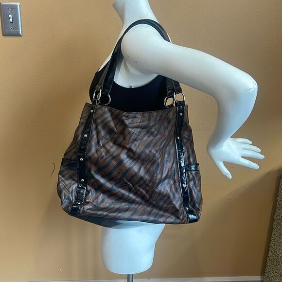 Sag Harbor Brown & Black Tiger Print Shoulder Bag - Picture 3 of 16
